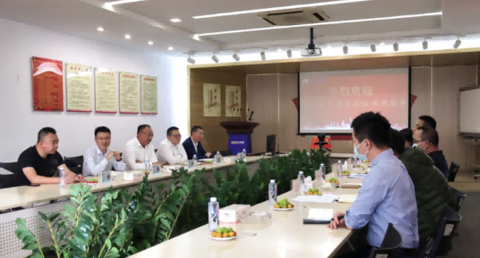 东莞市工信局与镇经发局领导莅临人生就是搏电缆参观指导